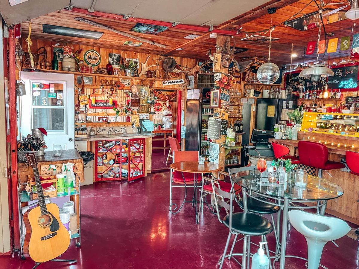 Auberge Mandala Saint Mathieu Du Parc Exteriér fotografie