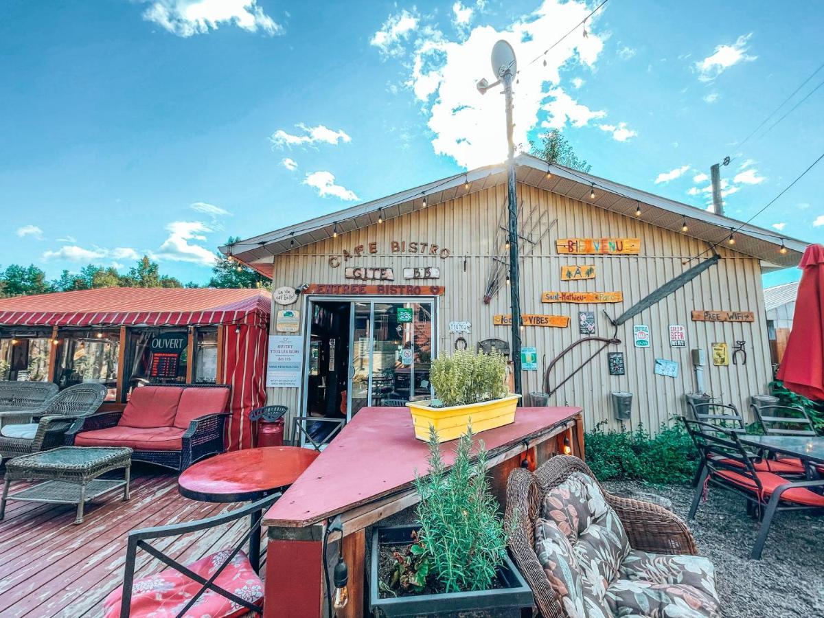 Auberge Mandala Saint Mathieu Du Parc Exteriér fotografie