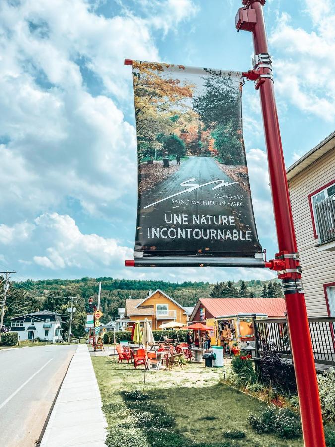 Auberge Mandala Saint Mathieu Du Parc Exteriér fotografie